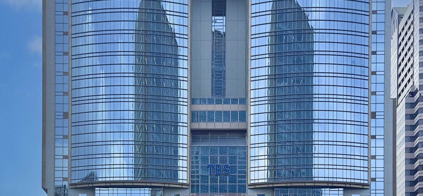 東京都港区赤坂にあるTBS放送センターの外観。日曜劇場「VIVANT」を放送するTBSの本社ビル（写真：Akonnchiroll / CC BY-SA 4.0）